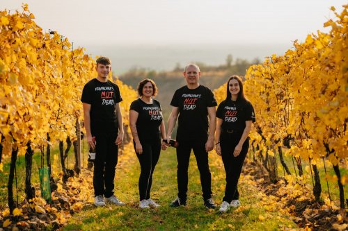 Na chodu vinařství spolupracuje celá rodina (foto: Vojtazprusanek_photo) lidé ve vinohradu