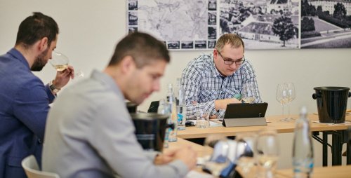 Vicky při práci degustátora tuzemských vín (foto: Luba Mrkvica, www.cochutnamladym.cz)