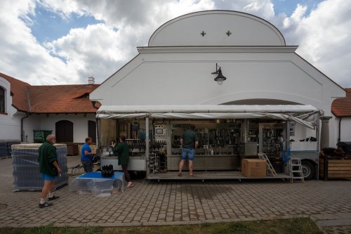 Ve vinařství právě probíhalo lahvování Sauvignonu ročníku 2018 z Turoldu