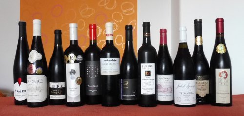 Vína z prosincového testu, ještě s jedním vzorkem, který byl později nahrazen Vína z prosincového testu, ještě s jedním vzorkem, který byl později nahrazen