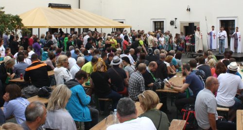 Den otevřených sklepů Čejkovice 2018: Pozorní posluchači.