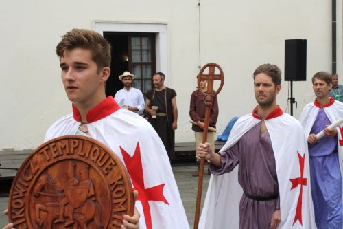 Den otevřených sklepů Čejkovice 2018: Průvod templářských panošů.