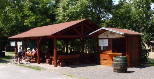 Ochutnávkový stánek s přístřeškem Ochutnávkový stánek s přístřeškem