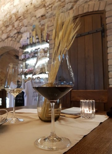 Na červené i bílé víno dostanete dobře funkční sklenice Na červené i bílé víno dostanete dobře funkční sklenice