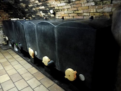 plastové nádoby ve Vinařství u sv. Martina