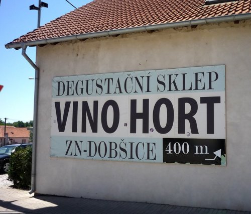 návěstí u hlavní silnice