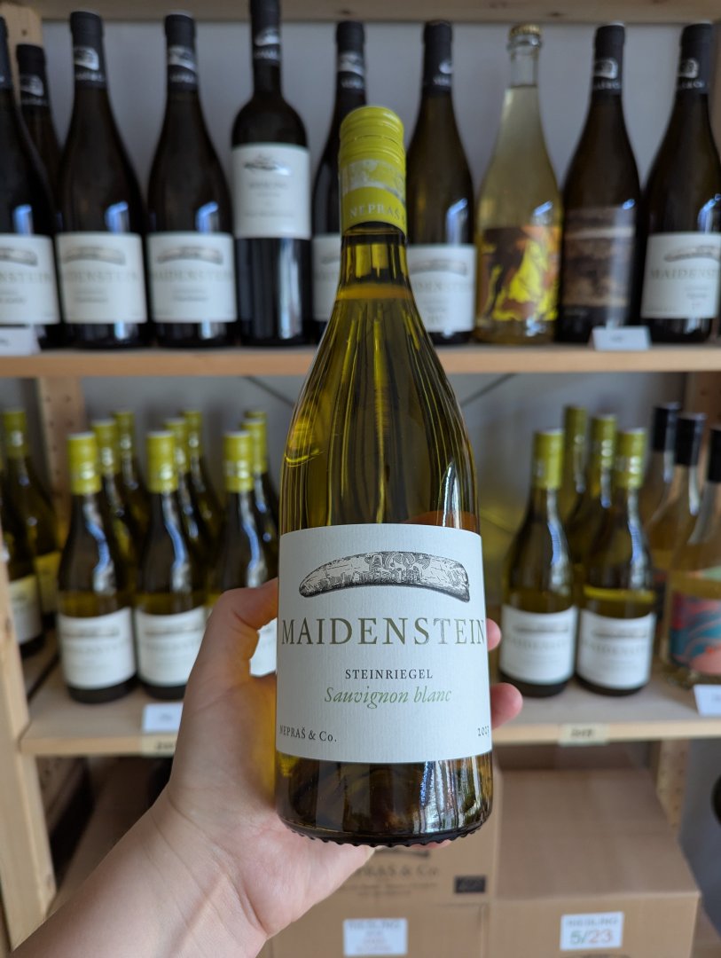 Lahev vína Sauvignon Blanc Steinriegel 2023, moravské zemské víno (suché)