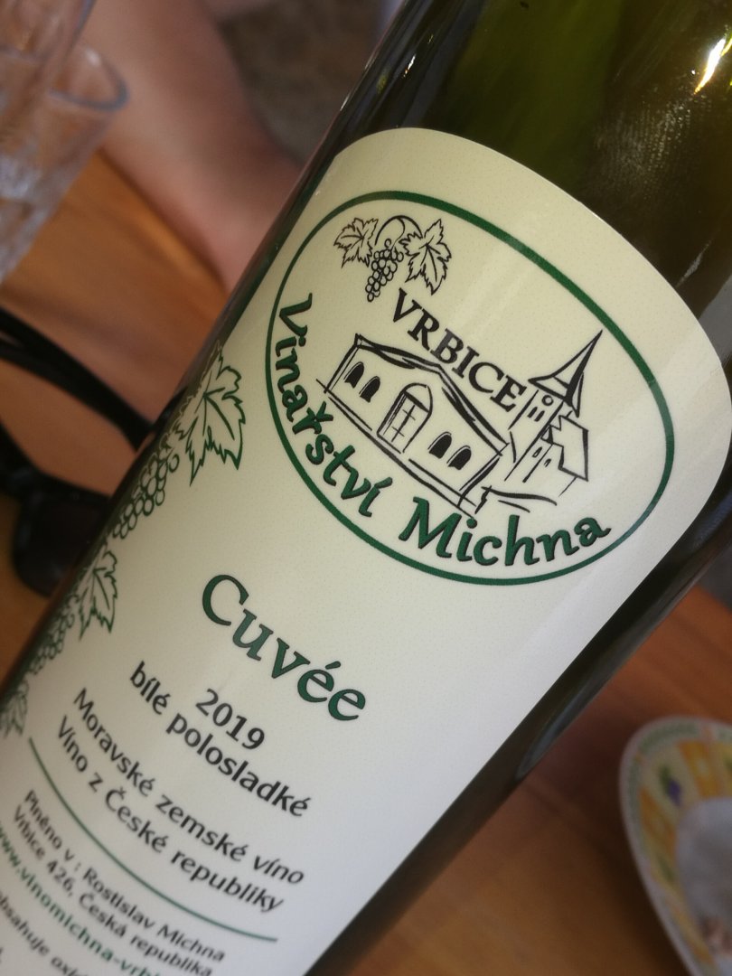 Lahev vína Cuveé 2019, zemské víno (polosladké)