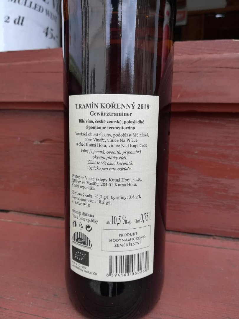 Lahev vína Tramín kořenný 2018, zemské víno (polosladké)