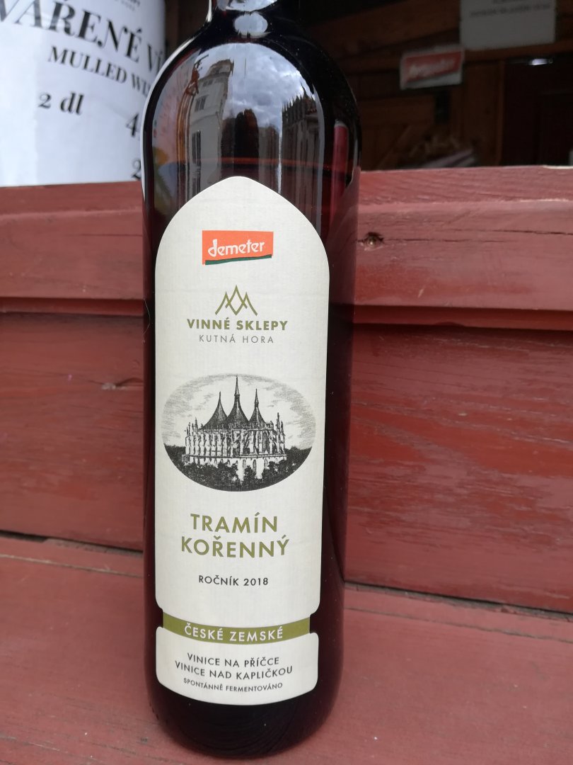Lahev vína Tramín kořenný 2018, zemské víno (polosladké)