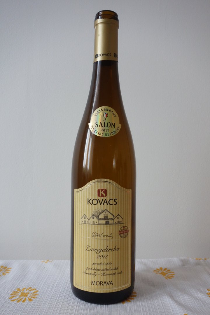 Lahev vína Zweigeltrebe 2015, pozdní sběr (suché)