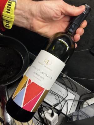 Lahev vína Cabernet Sauvignon 2022, pozdní sběr (suché)