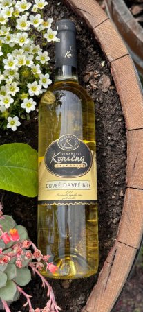 Lahev vína Cuveé Daveé bílé 2024, moravské zemské víno (polosladké)