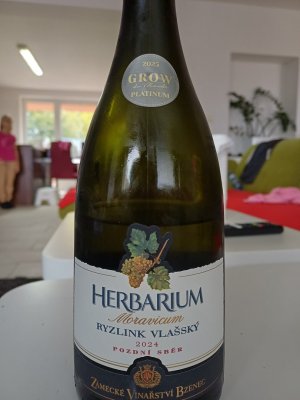 Lahev vína Ryzlink vlašský , Herbarium Moravicum 2024, pozdní sběr