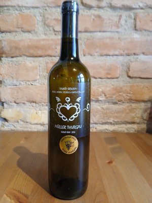 Lahev vína Müller Thurgau 2024, moravské zemské víno (suché)