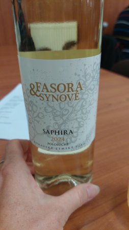 Lahev vína Saphira 2024, moravské zemské víno (polosuché)