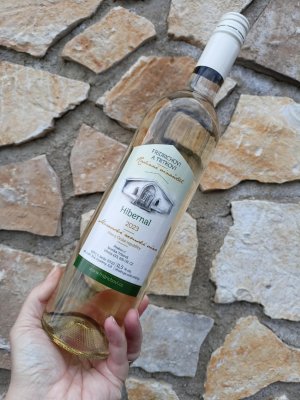 Lahev vína Hibernal 2023, zemské víno (polosladké)