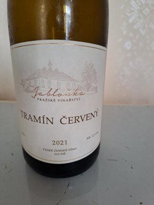 Lahev vína Tramín červený 2021, zemské víno (suché)