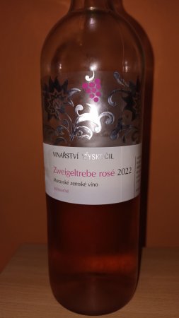 Lahev vína Zweigeltrebe rosé 2022, zemské víno (polosuché)