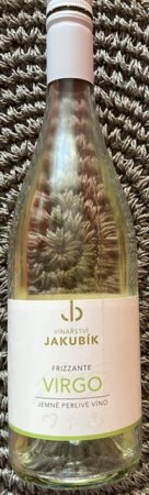 Lahev vína Virgo frizzante, jakostní perlivé víno (polosuché)