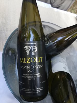 Lahev vína Tramín červený 2020, zemské víno (suché)