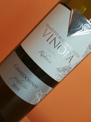 Lahev vína Chardonnay 2018, pozdní sběr (polosuché)