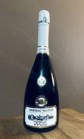 Lahev vína Sekt VOC Valtice 2017, šumivé víno stanovené oblasti (sekt s.o.) (extra brut)