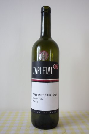 Lahev vína Cabernet Sauvignon 2016, pozdní sběr
