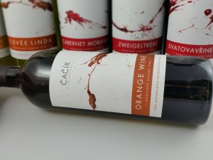 Lahev vína Tramín červený - oranžové víno 2016, zemské víno (suché)