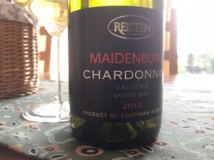 Lahev vína Chardonnay Maidenburg 2012, pozdní sběr (polosuché)