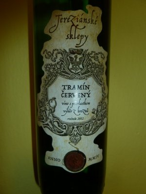 Lahev vína Tramín červený 2012, výběr z hroznů (suché)