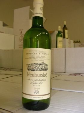 Lahev vína Neuburské 2010, pozdní sběr (suché)