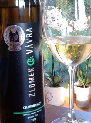 Lahev vína Chardonnay 2011, pozdní sběr (polosuché)