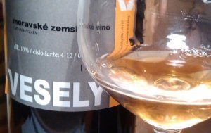 Lahev vína Veselý oranžové 2012, zemské víno
