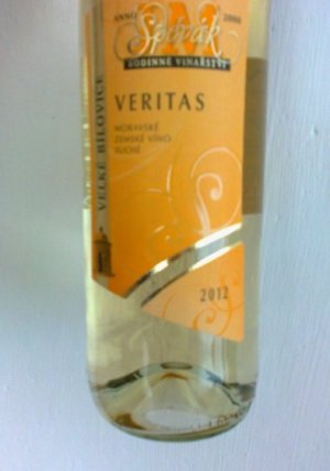 Lahev vína Veritas 2012, zemské víno (suché)