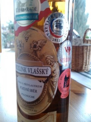 Lahev vína Ryzlink Vlašský 2011, pozdní sběr (polosuché)