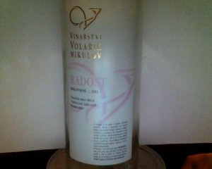 Lahev vína Merlot rosé, Radost 2011, pozdní sběr (polosuché)